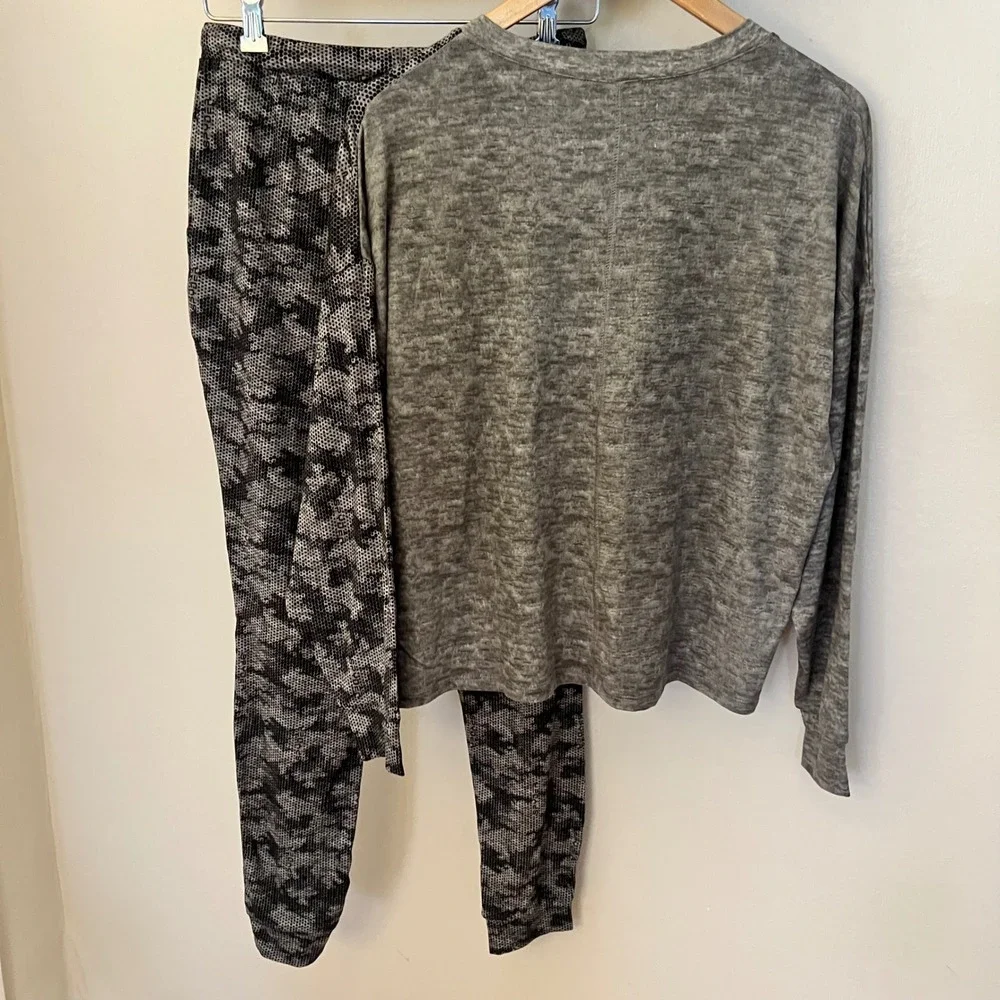 Spyder Womens 2 Piece Lounge Set Gray Black Honeycomb Camo Henley Joggers M NEW